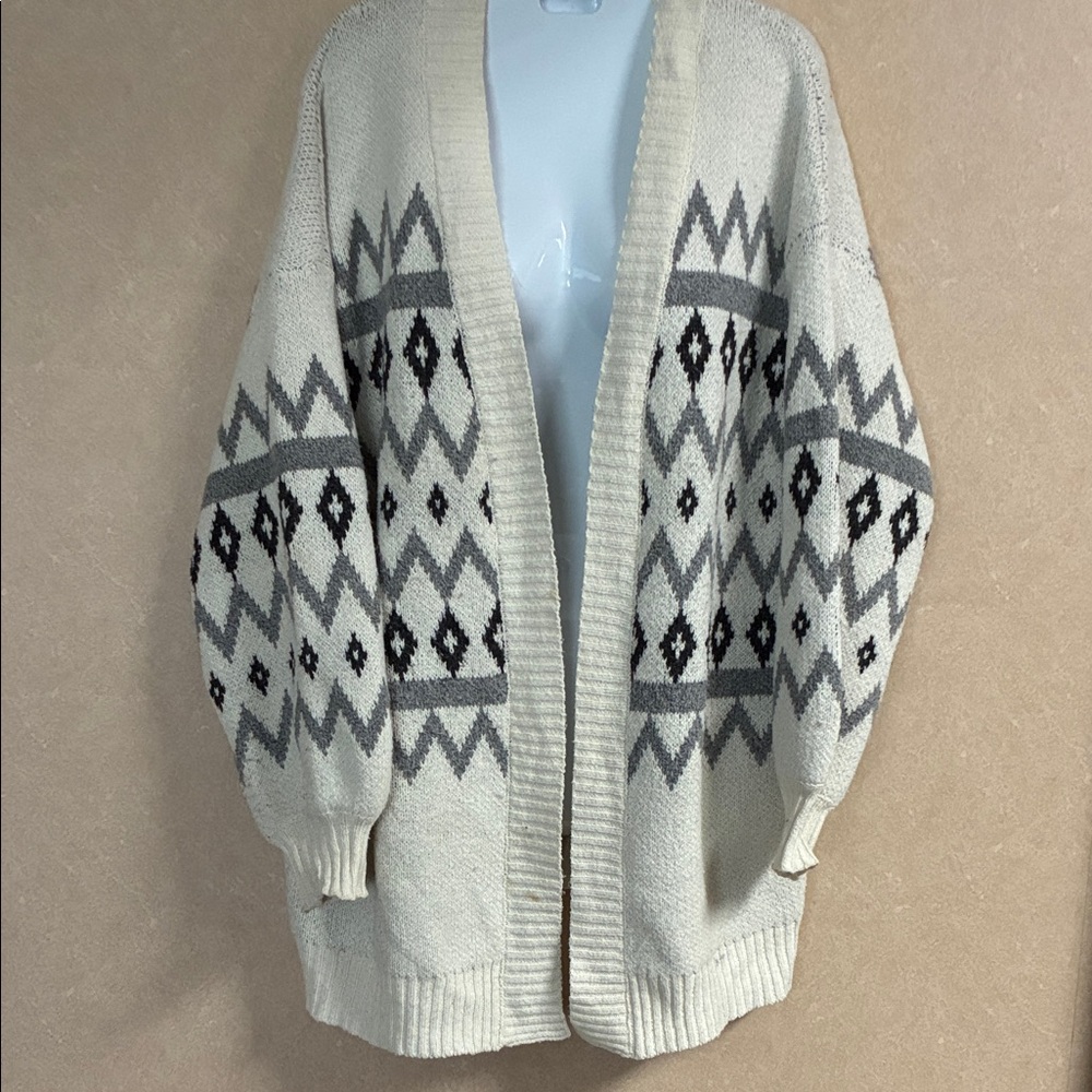 Magnolia Cream and Gray Geometric Cardigan
